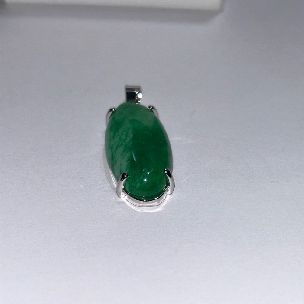 Gold Plate Alloy With Green Jade Oval Pendant - Picture 3 of 6